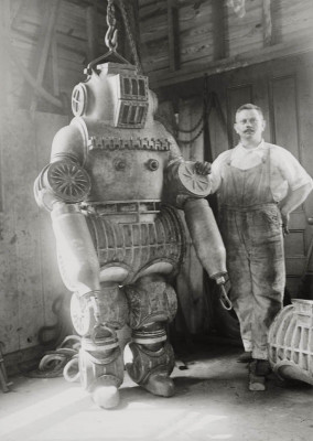 1914-macduffee-deep-sea-diving-suit-5.jpg