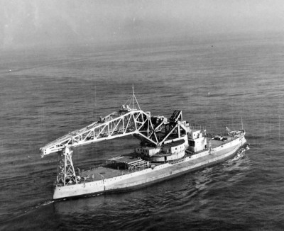 USS_Kearsarge_Crane_Ship_(AB-1)_at_sea,_May_1944.jpg