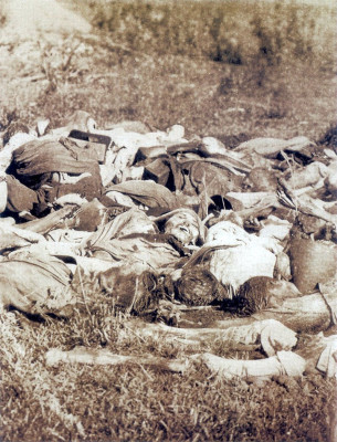 800px-Paraguayan_corpses_in_the_battlefield.jpg