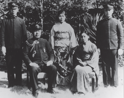 Viceadmirál Fukudome s rodinou.png