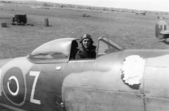 F-Lt Geoff Murphy.jpg