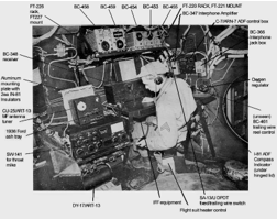 Palubní radiostanice bombardéru B-29.png