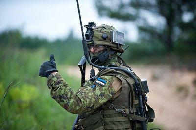 Estonian_soldier_giving_a_thumbs_up.jpg