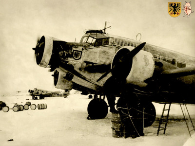 Ostfront-Junkers-Ju-52-KGrzbV-500-delivering-supplies-Ostfront-ebay-01.jpg