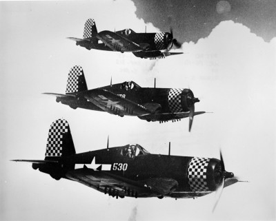 Vought-F4U-1D-Corsair-VMF-312-White-530-BuNo-57530-1Lt-Merritt-O-Chance-over-Espirtu-Santo-New-Hebrides-Oct-44-01.jpg