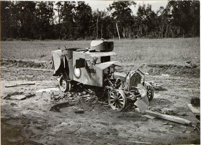 01917_Zerstörter_Fiat_Panzerkraftwagen_der_russischen_Armee_bei_Koniuchy.jpg