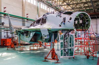 Avion 9.13 18201 u 121. remontnom zavodu u Kubinki. Moguće je da će već ovog meseca biti na Batajnici.jpg