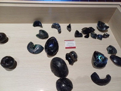 38 skleněné granáty.jpg