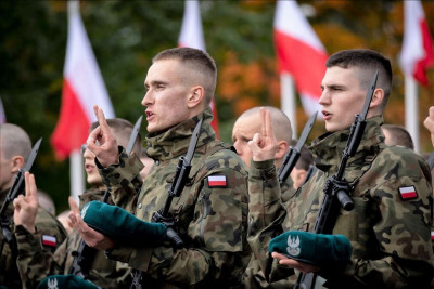 Massive_Number_of_Volunteers_for_Polish_Army_001.jpg
