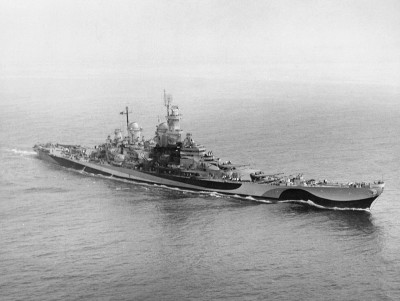 Foto_USS_Missouri_(BB-63)_na_cestě_v_srpnu_1944_Wikipedia_11.jpg