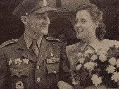 Svatební-fotografie-Josefa-Buršíka-s-manželkou-Naďou-1947.jpg