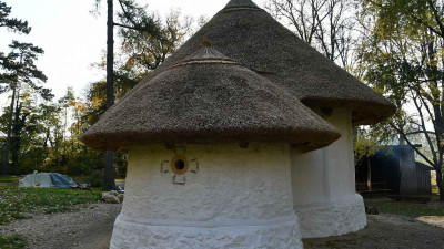 Pohansko_druhý kosetel_replika.jpg