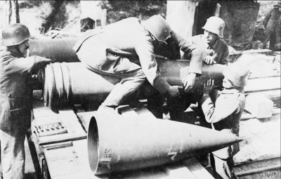 Bayern_granát 380mm.jpg