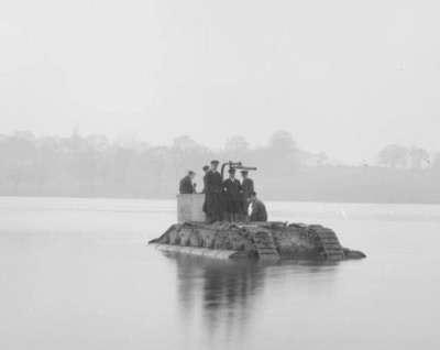 Mark_IX_Tank_Amphibious_Conversion_in_Welsh_Harp_Reservoir.jpg