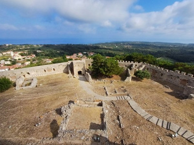 chlemoutsi dolní hrad.jpg