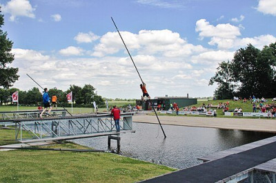 500px-Fierljeppen_in_Linschoten.jpg