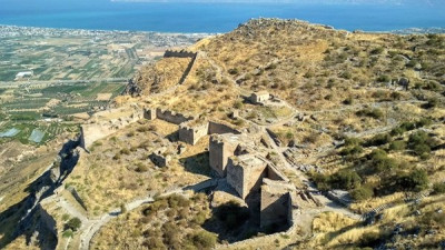 Acrocorinth 3, brána foto.jpg