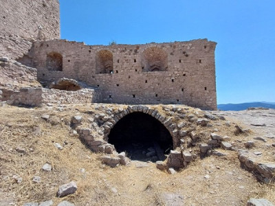 Acrocorinth benátské kasárna.jpg