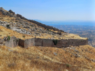 Acrocorinth hradba 2.jpg