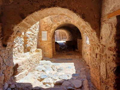 Monemvasia vstup koridor.jpg