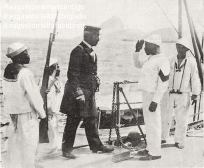 joao-candido-recebe-capitao Pereira Leite.jpeg