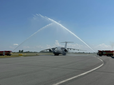 Screenshot 2026-07-16 at 15-01-14 Obrazem Slavobrána ve Kbelích. Armáda převzala první transportní Embraer - Zdopravy.cz.png