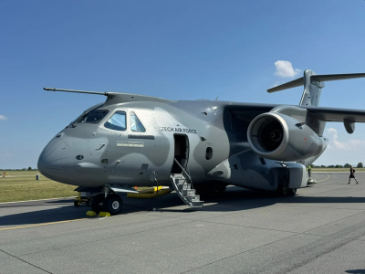 Screenshot 2026-07-16 at 17-05-56 Obrazem Slavobrána ve Kbelích. Armáda převzala první transportní Embraer - Zdopravy.cz.png