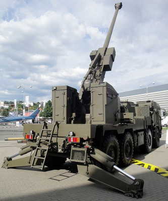 640px-EVA_8x8_howitzer_Tatra_815-7_(3).jpg