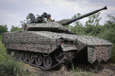swedish-tracked-armored-combat-vehicles-cv90-40c-ifv-in-the-v0-bfuqx5qtyf8b1.jpg