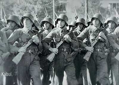 afghan-soldiers-wearing-stahlhelm-1970s-before-saur-v0-0klr2a4xxnbb1.jpg