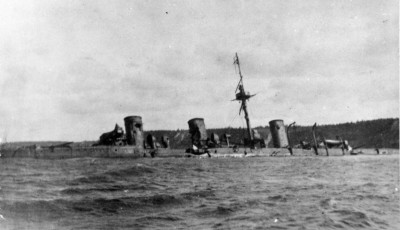 Novik_scuttled_at_Koraskhov_Bay.jpg