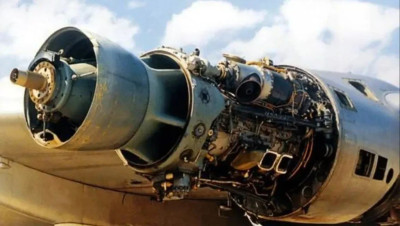 Tupolev-Tu-95-engine.jpg